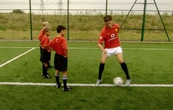 Ronaldo từng huấn luyện Lingard ở MU như thế nào?