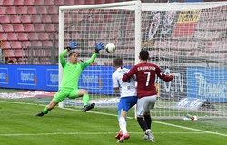 Filip Nguyễn phản lưới nhà, Slovan Liberec thảm bại