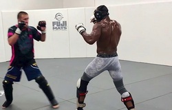 Justin Gaethje bầm dập trong buổi tập với Kamaru Usman