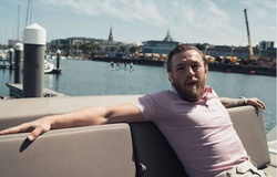 Vừa tuyên bố giải nghệ, Conor McGregor kéo cả nhà đi nghỉ mát