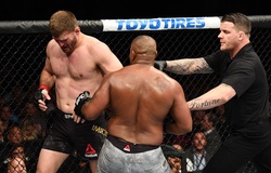 Daniel Cormier biện hộ 2 pha chọc mắt với Stipe Miocic