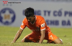 Khung thành trống và pha bỏ lỡ không tưởng của cầu thủ SHB Đà Nẵng