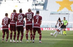 Ronaldo đổi chiến lược để có bàn đá phạt đầu tiên cho Juventus