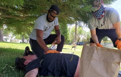 Jon Jones cứu người giữa chuyến từ thiện dịp Quốc khánh Mỹ