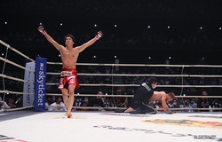 Nhà vô địch RIZIN Kai Asakura lên ngôi với 'cấm thuật soccer kick'