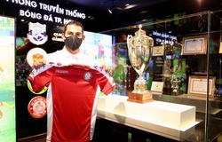 Hai tân binh triệu đô đeo khẩu trang, ra mắt CLB TP HCM