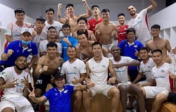 Ghi bàn giúp Viettel vào chung kết, Bùi Tiến Dũng lại khoe "body" 6 múi 