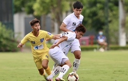 Khai màn U17 QG: “Đàn em” Xuân Trường thoát thua ngoạn mục