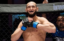 Dana White muốn thúc Khamzat Chimaev vào thế 'liên chiến' gấp rút