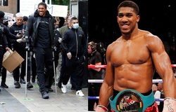 Anthony Joshua cũng chống nạng đi biểu tình