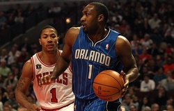 Sự cố hy hữu nhất NBA: Cầu thủ mang súng vào sân đòi xử đồng đội