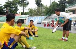 “Người lớn” hành xử ra sao khi cầu thủ trẻ Việt cá độ?