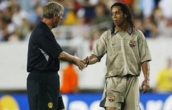 MU chuẩn bị áo đấu cho Ronaldinho vì ngỡ mua được vào hè 2003