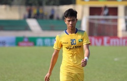 Phan Văn Đức trách cứ trọng tài sau trận thua của SLNA