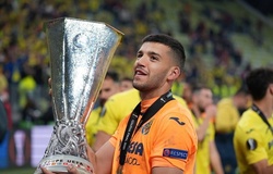 Thủ môn Rulli khiến MU ôm hận từng cản phá phạt đền của Ronaldo