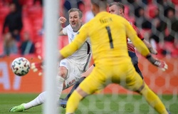 Harry Kane lại gây thất vọng với cơ hội bị bỏ lỡ khó tin