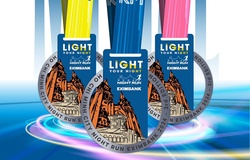 Huy chương hoàn thành của giải chạy đêm Ho Chi Minh City Night Run Eximbank 2024 có gì lạ?