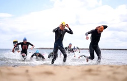 Kỳ lạ gần 60 VĐV bị ốm, tiêu chảy khi tham dự giải triathlon vô địch thế giới 2023 ở Anh