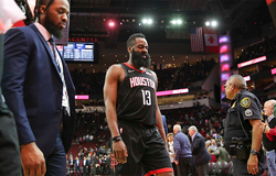 Phá kỷ lục như trở bàn tay, James Harden sánh vai cùng huyền thoại Michael Jordan với thành tích không tưởng