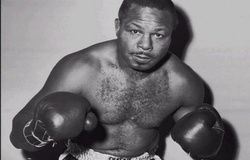 Năm Hợi trong quá khứ: Archie Moore, bị hoãn 10 năm tranh đai chỉ vì da đen.