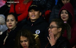 Bùi Tiến Dũng "ngắm nhìn" CLB Hà Nội đè bẹp Quảng Ninh ở trận ra quân V.League 2019