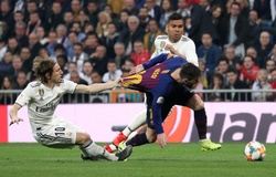 Modric bị "troll" sấp mặt vì hành vi thô thiển với Messi ở Siêu kinh điển