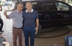 Trở lại phố núi, HLV Park gặp nhanh bầu Đức trước khi dự khán trận HAGL vs TP. HCM