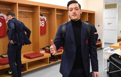 Vì sao HLV Emery xếp Ozil và Aubameyang ngồi dự bị trận gặp Tottenham?