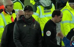 Phản ứng bất ngờ của HLV Klopp khi bị cậu bé nhặt bóng của Everton mỉa mai