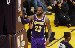 LeBron James sắm vai anh cả, bảo vệ "đàn con thơ" tại LA Lakers