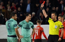 HLV Emery nói gì về chiếc thẻ đỏ của Sokratis khiến Arsenal thua Rennes?
