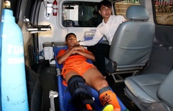 Hãi hùng cảnh cầu thủ U19 Đà Nẵng tự làm gãy chân trong trận gặp U19 HAGL
