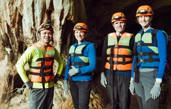 Chàng trai khiếm thị 24 tuổi người Áo chinh phục hang động Tú Làn