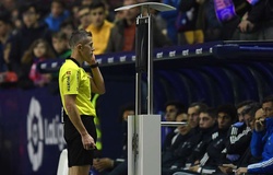 Sự thật khó tin ở trận gặp Real Madrid khi phòng công nghệ VAR... trống trơn