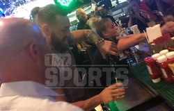 Conor McGregor quẩy tưng bừng khi... chờ ngày ra tòa