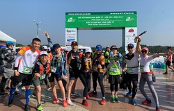 Nhạc sĩ Huy Tuấn chạy 21km DLUT 2019: Không sử dụng túi nylon, dọn rác... khoe Facebook