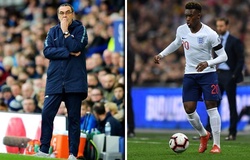 CĐV Chelsea khẩn cầu Sarri làm một điều sau khi Hudson-Odoi làm nên lịch sử ở ĐT Anh