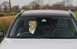 HLV Solskjaer và học trò háo hức đến sân tập chờ quyết định bổ nhiệm của MU