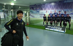 Chùm ảnh: Quên đi thất bại, Công Phương “cười tít mắt” chuẩn bị cho trận gặp Daegu