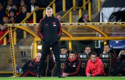 CĐV MU nổi giận với 2 cầu thủ cười đùa khi đội nhà thua Wolves