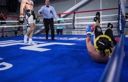 Đổ thêm dầu vào lửa, Conor McGregor tung loạt ảnh "dìm hàng" Paulie Malignaggi