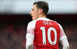 Khó tin việc Ozil “sợ” chơi bên ngoài London cho Arsenal trong 17 tháng qua
