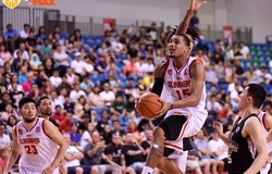 Rượt đuổi nghẹt thở, Singapore Slingers đả bại Macau Black Bears
