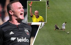 Wayne Rooney nhận thẻ đỏ sau tình huống vào bóng ý đồ triệt hạ đối phương