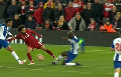 Cựu trọng tài nói gì về tình huống thoát thẻ đỏ của Salah khi Liverpool hạ Porto?