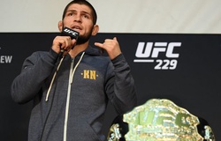 Khabib: "Khi Tổng thống Putin gọi, chúng tôi đang bị cảnh sát bao vây"