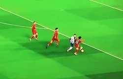 NHM Liverpool phát cuồng khi Salah giải vây trong vai… hậu vệ trái