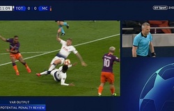Trọng tài và chuyên gia nói gì về tình huống Man City hưởng 11m nhờ công nghệ VAR trước Tottenham?