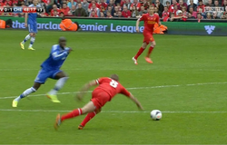 Demba Ba nói gì về cú trượt chân lịch sử của Gerrard vào năm 2014?