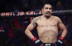 Robert Whittaker nhìn thấy kẽ hở trong lối chơi của Israel Adesanya trong trận đấu với Kelvin Gastelum